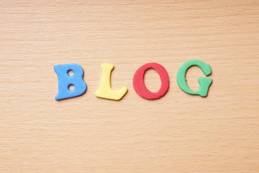 blog (30) Renkli harflerle 'BLOG' yazısı